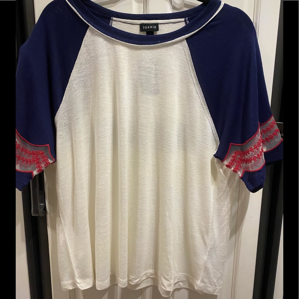 Torrid embroidered sleeve raglan tee